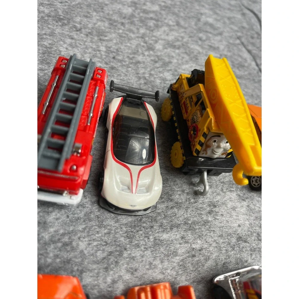 Lot of 12 Toy Cars Hot Wheels Thomas Friends Matchbox Fire Truck Crane‎ Tanker